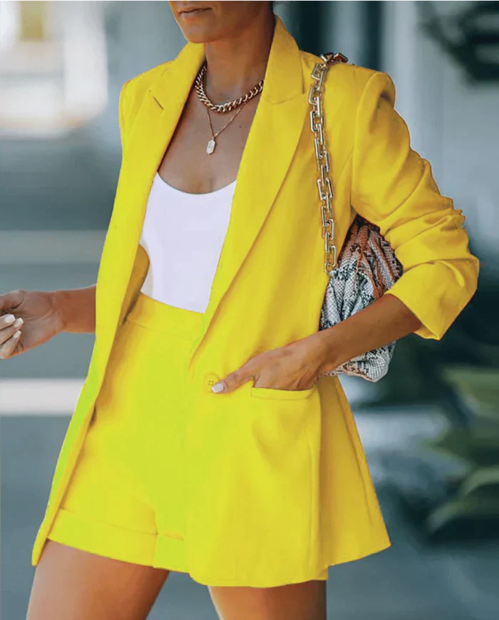 Ensemble blazer-corto chic per donne