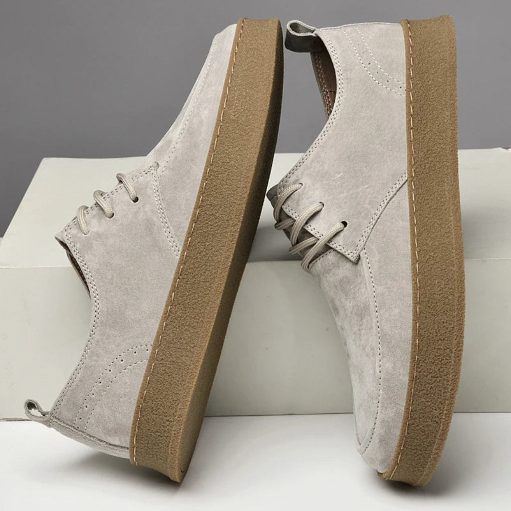Sneakers in pelle scamosciata da uomo: eleganti e versatili