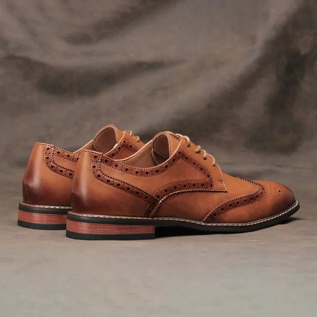 Scarpe stringate Oxford in pelle con punta a coda di rondine