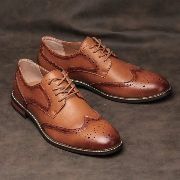 Scarpe stringate Oxford in pelle con punta a coda di rondine