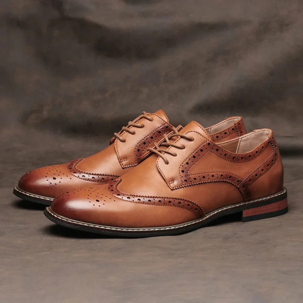 Scarpe stringate Oxford in pelle con punta a coda di rondine