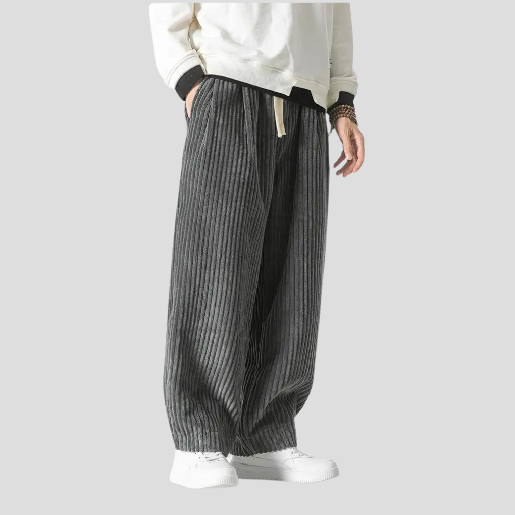 Pantaloni larghi e dritti da uomo