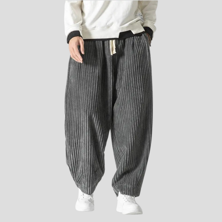 Pantaloni larghi e dritti da uomo