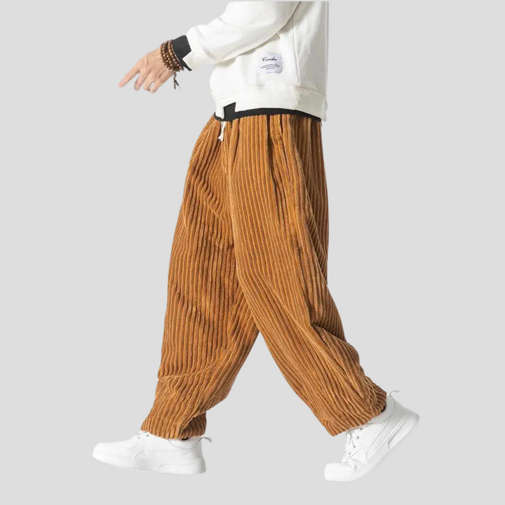Pantaloni larghi e dritti da uomo