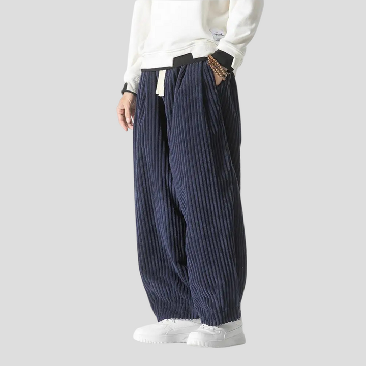Pantaloni larghi e dritti da uomo