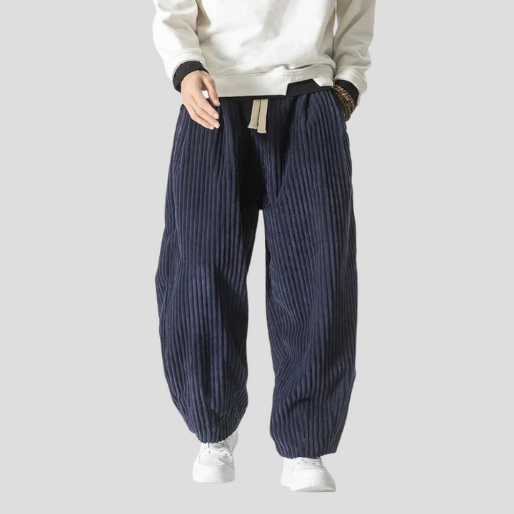 Pantaloni larghi e dritti da uomo