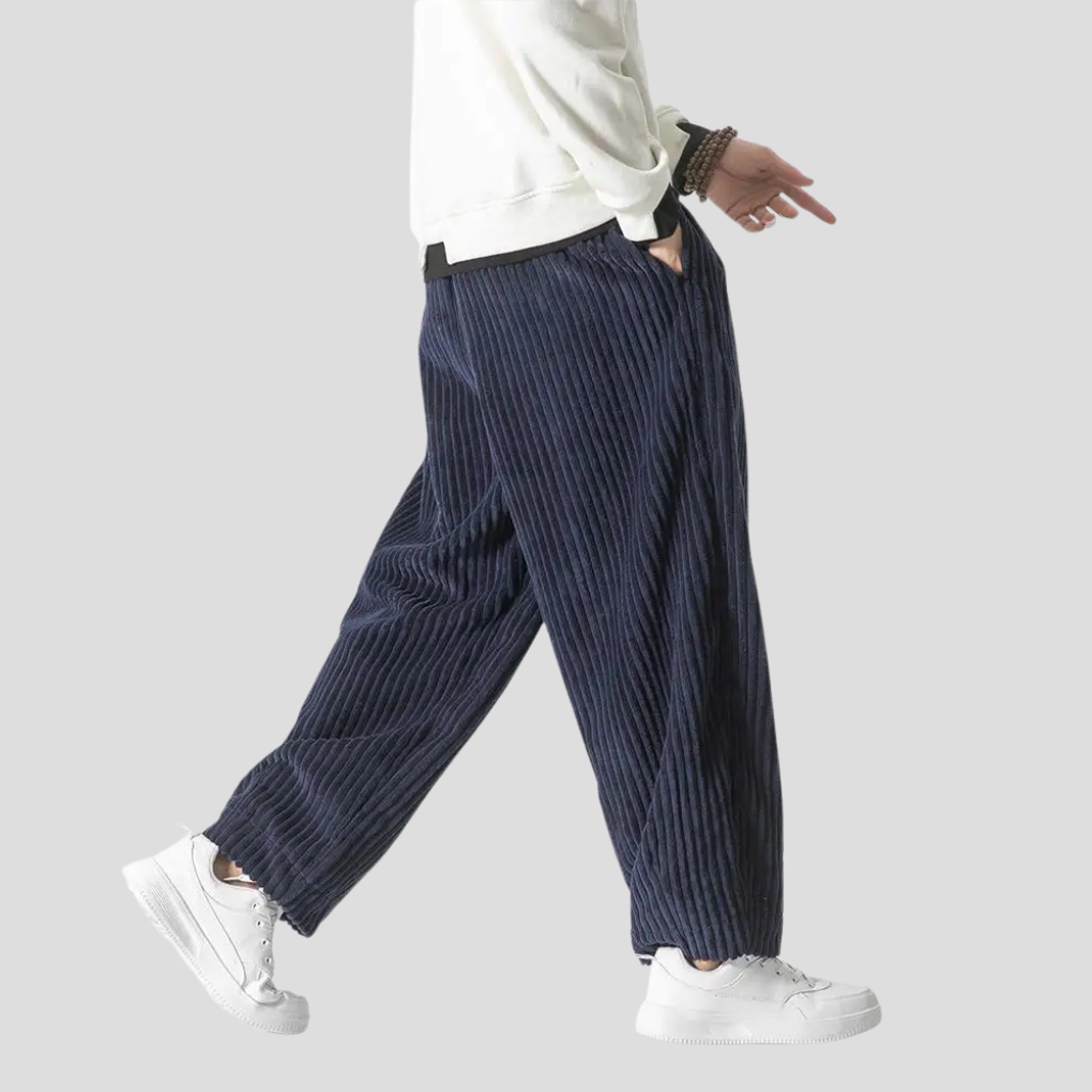 Pantaloni larghi e dritti da uomo