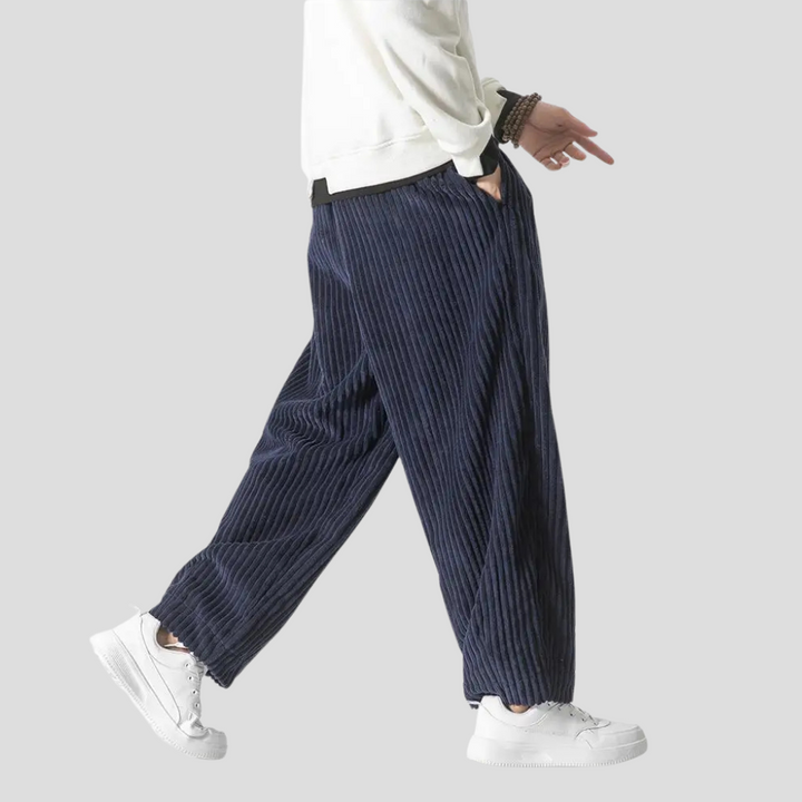 Pantaloni larghi e dritti da uomo