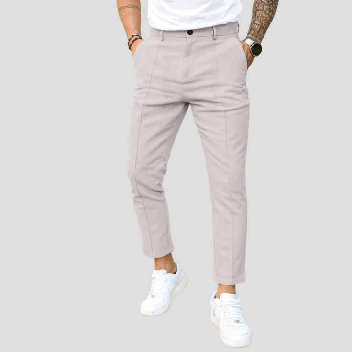Pantaloni da uomo per il tempo libero: eleganza casual con un fascino quotidiano