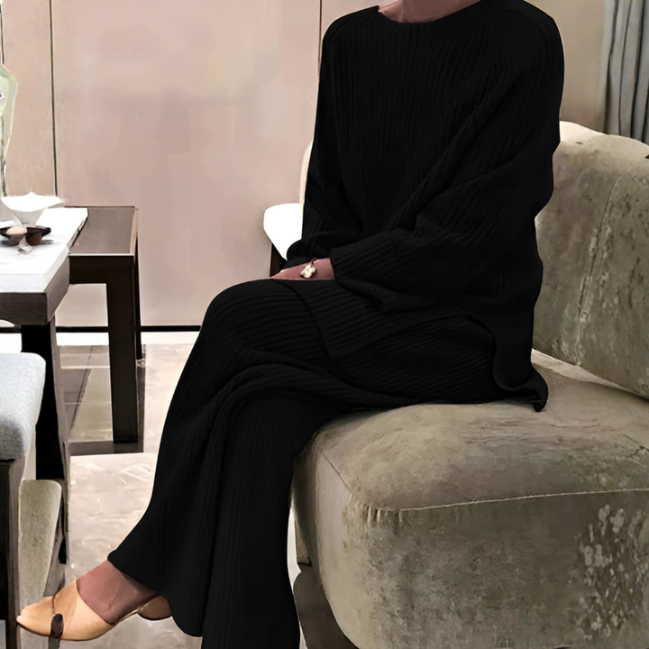 Completo maglione e pantaloni in maglia