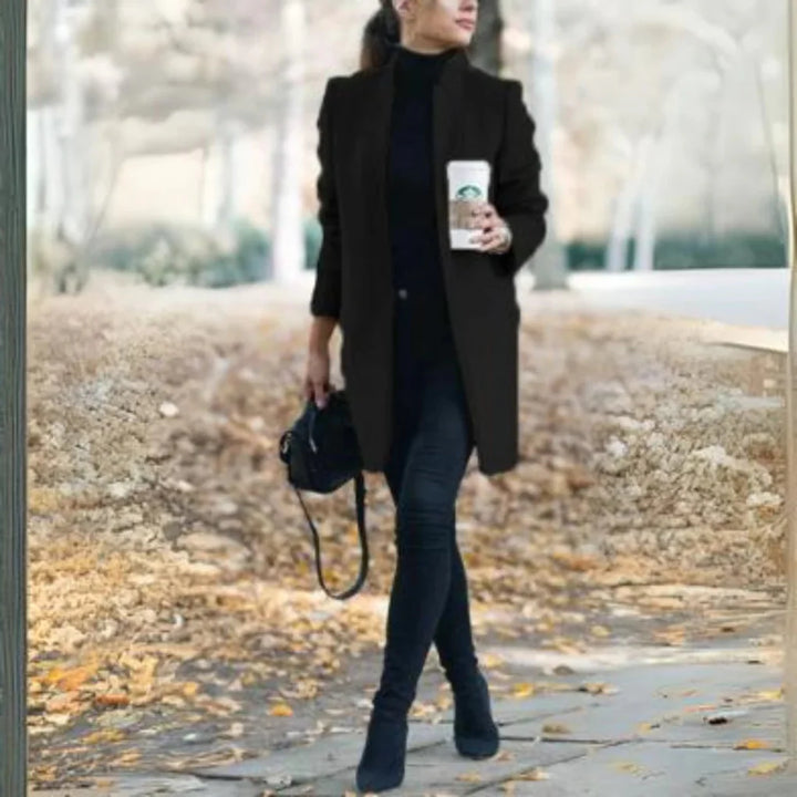 Cappotto invernale da donna con collo alto