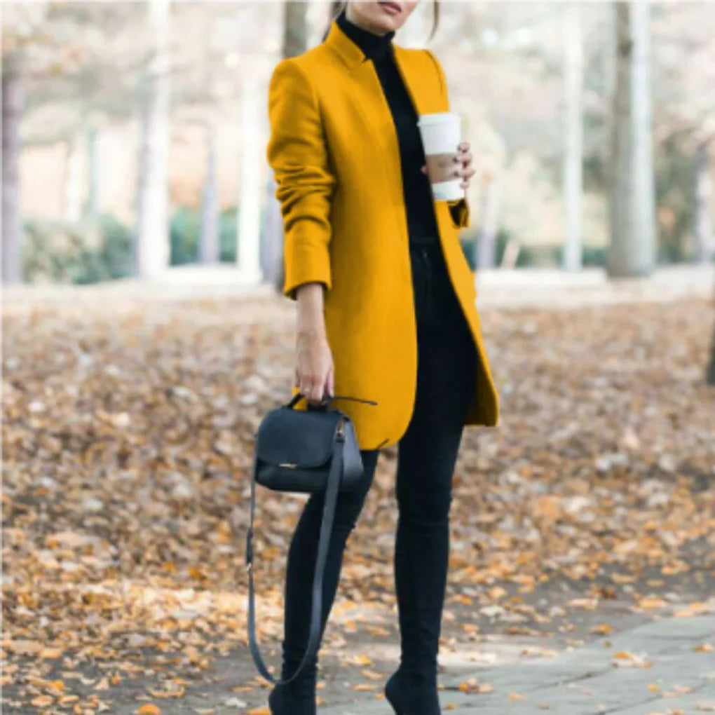 Cappotto invernale da donna con collo alto