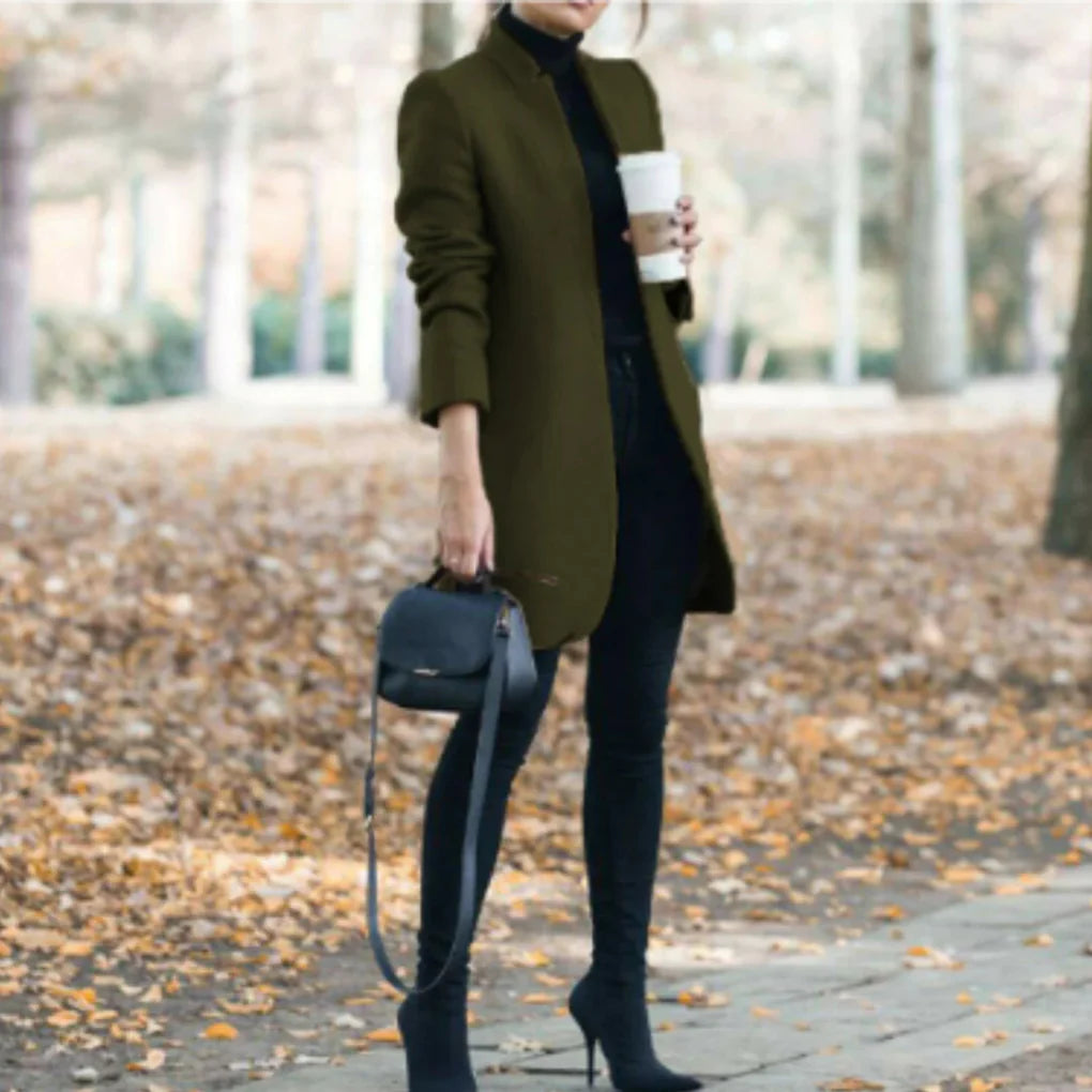Cappotto invernale da donna con collo alto