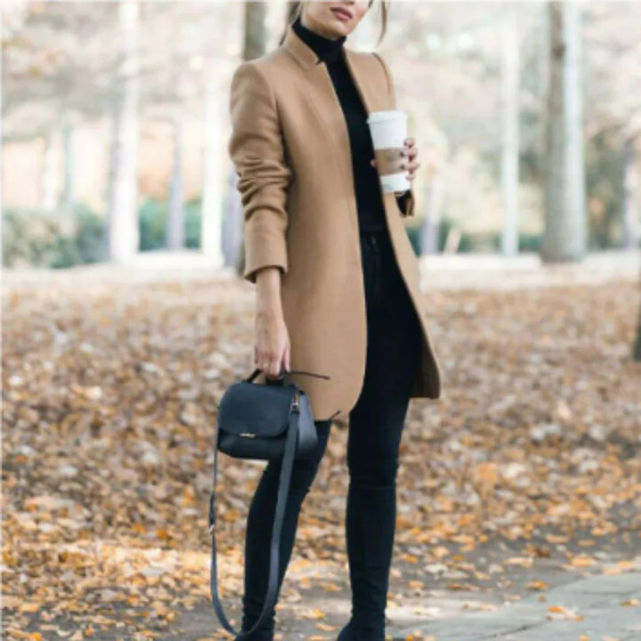 Cappotto invernale da donna con collo alto