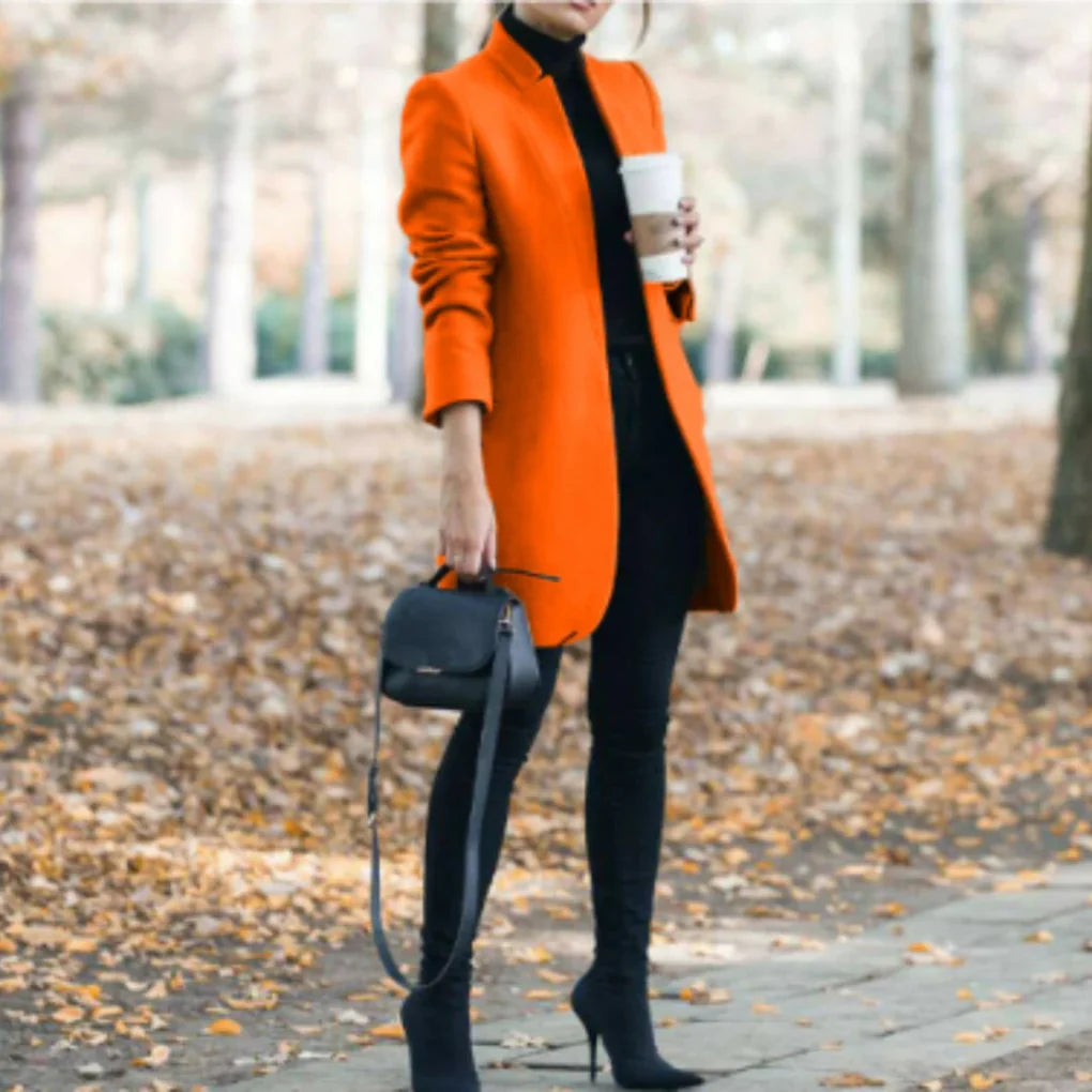 Cappotto invernale da donna con collo alto