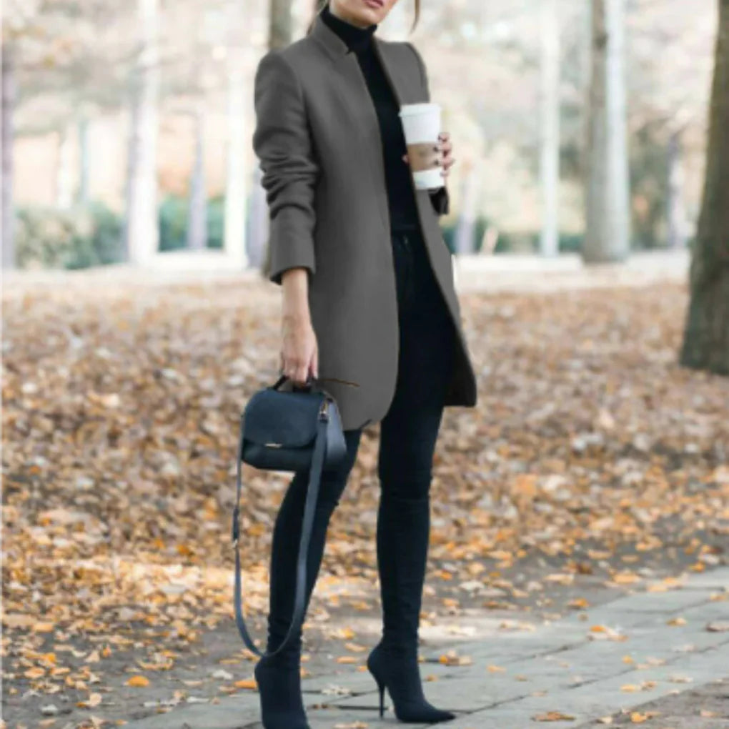 Cappotto invernale da donna con collo alto