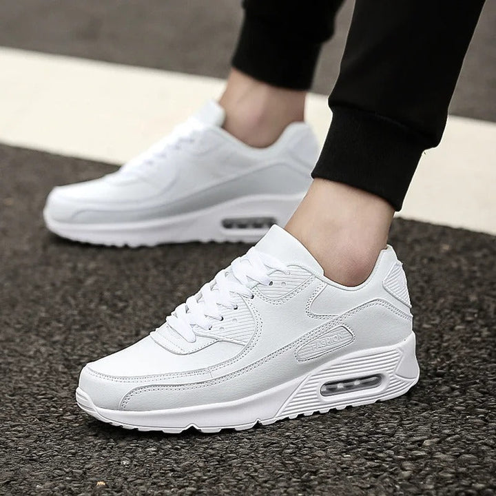 Sneakers da uomo in pelle bianca con suola alta