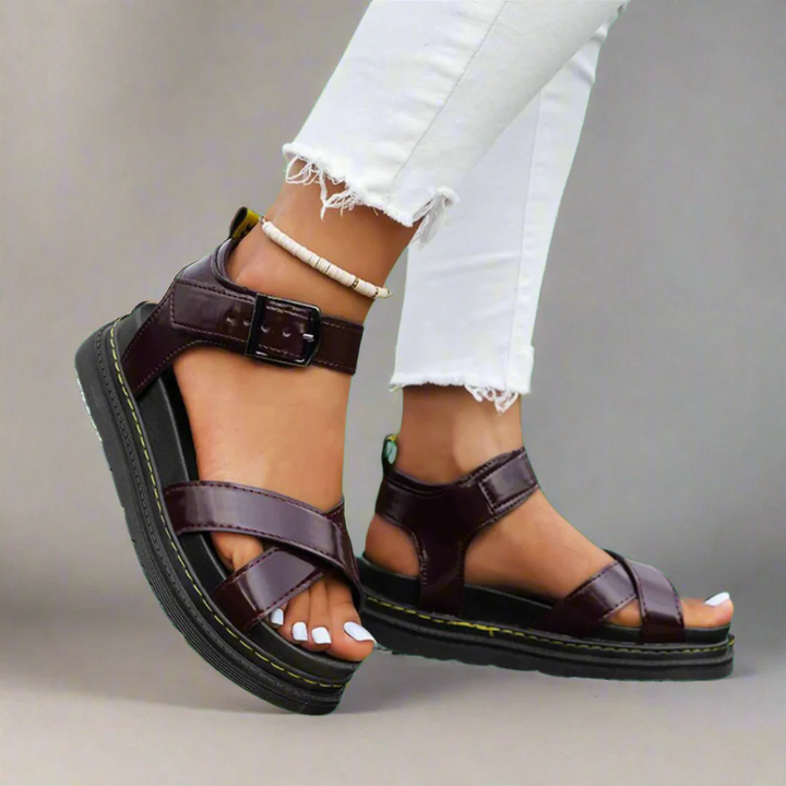 Eleganti sandali gladiatore con plateau da donna