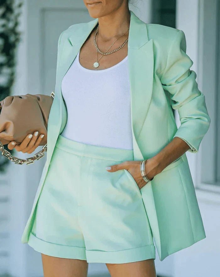 Ensemble blazer-corto chic per donne