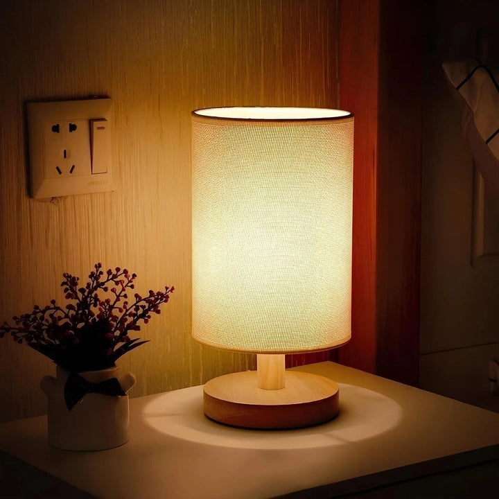 Lampada da comodino moderna in legno