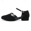 Scarpe da ballo latino per ragazze sulla pista da ballo